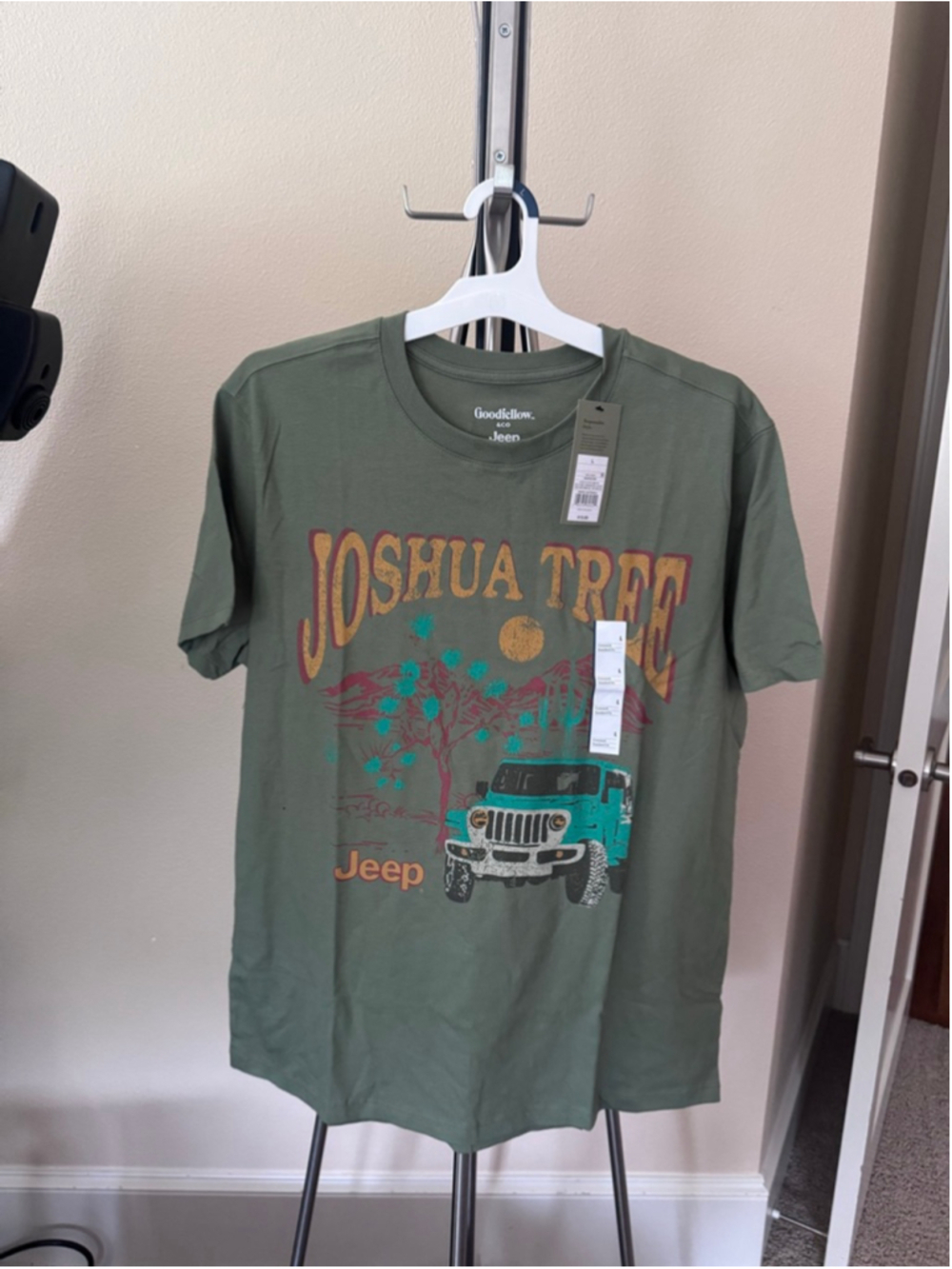 Goodfellow & Co Green Joshua Tree Jeep Short Sleeve T-Shirt Large
